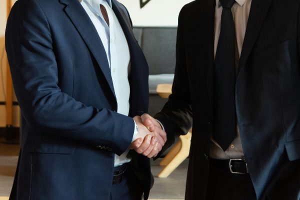 Management buy in: En guide til overtagelse af virksomhedsledelse fra eksterne investorer